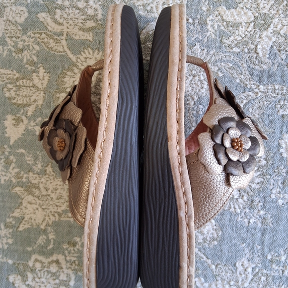 Clarks Artisan Floral Leather Wedge l Sandals Sz.8.5 Taupe Comfort Boho FP - Picture 11 of 17